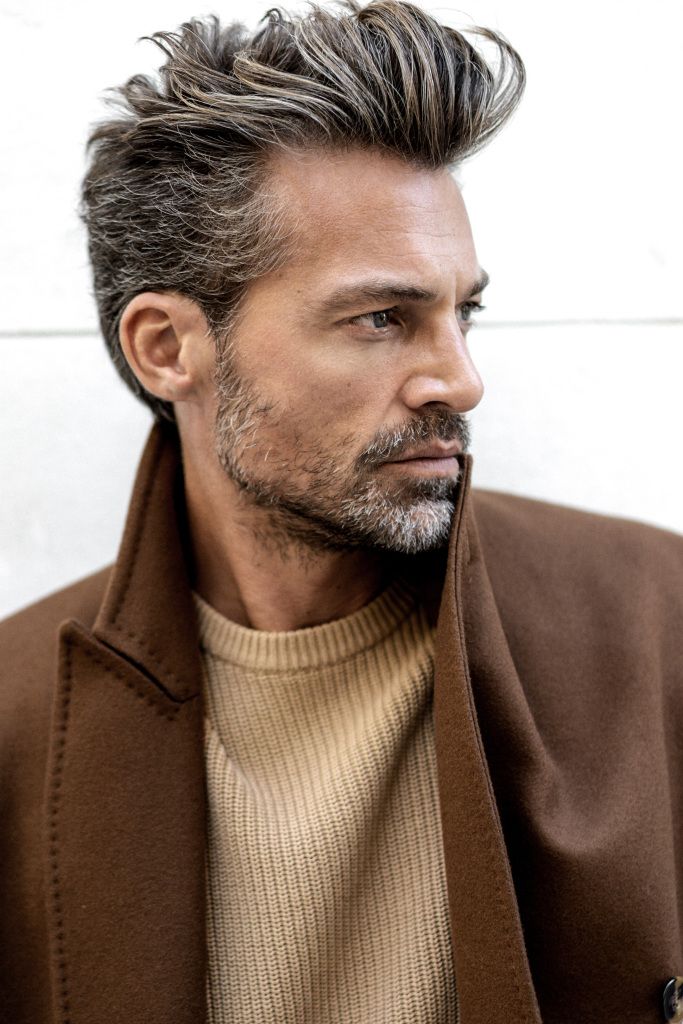 Male_Model_Shooting_Bestager_Silverfox_brown_Coat_95.jpg